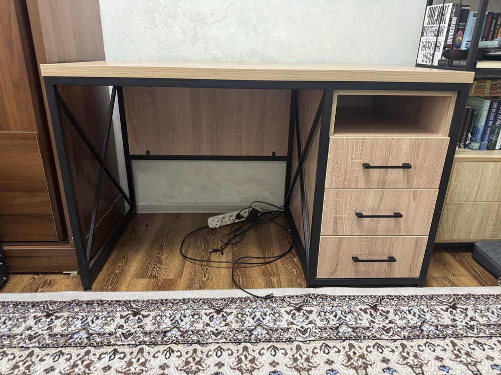 Компьютерный стол в стиле LOFT