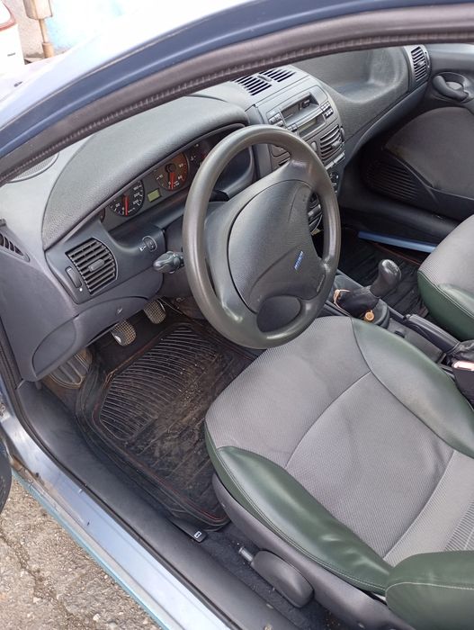 Vând mașina Fiat Brava