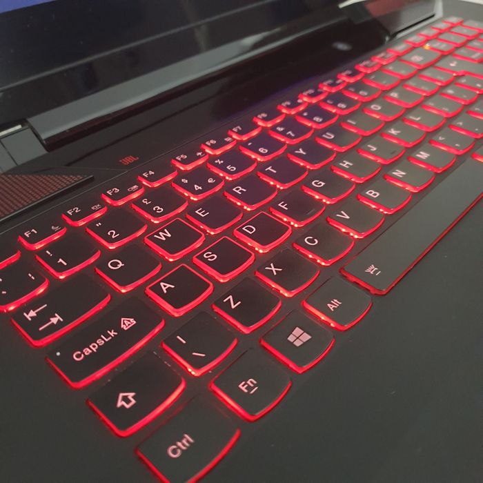 Laptop Lenovo y700 ideal pentru scoala DISPLAY MARE