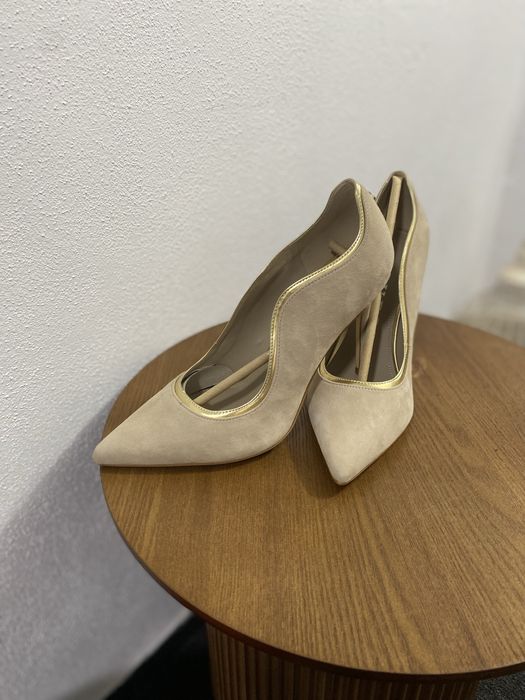 Pantofi eleganti guess  cu toc