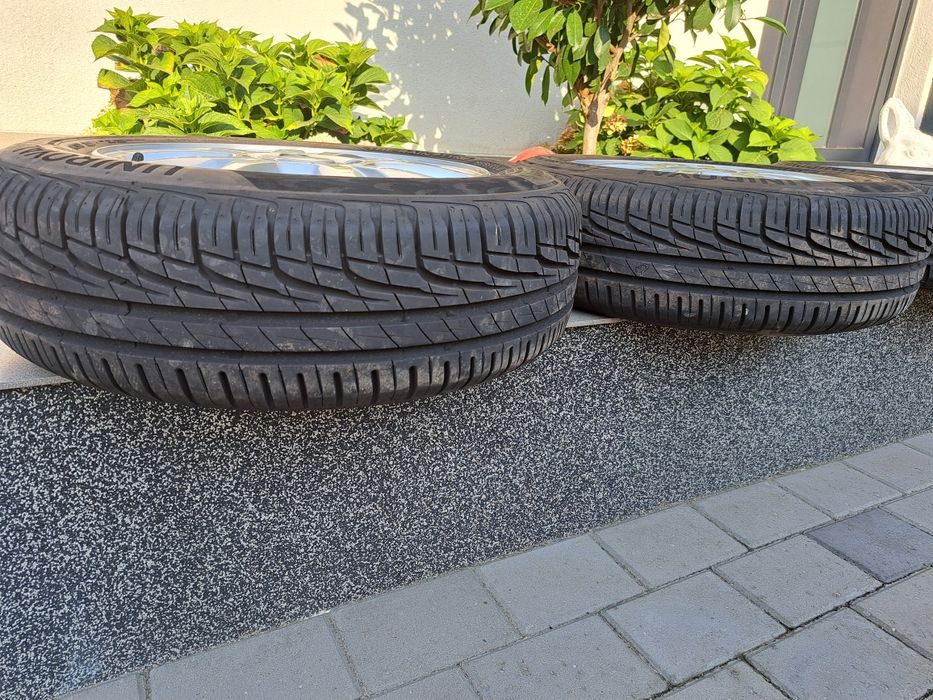 Jante R15 Hyundai i10 i20 Bayon anv vara Uniroyal 185 65 R15 dot 2024