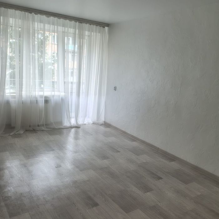 Продам однушку улучшеной пл. на 4ом районе