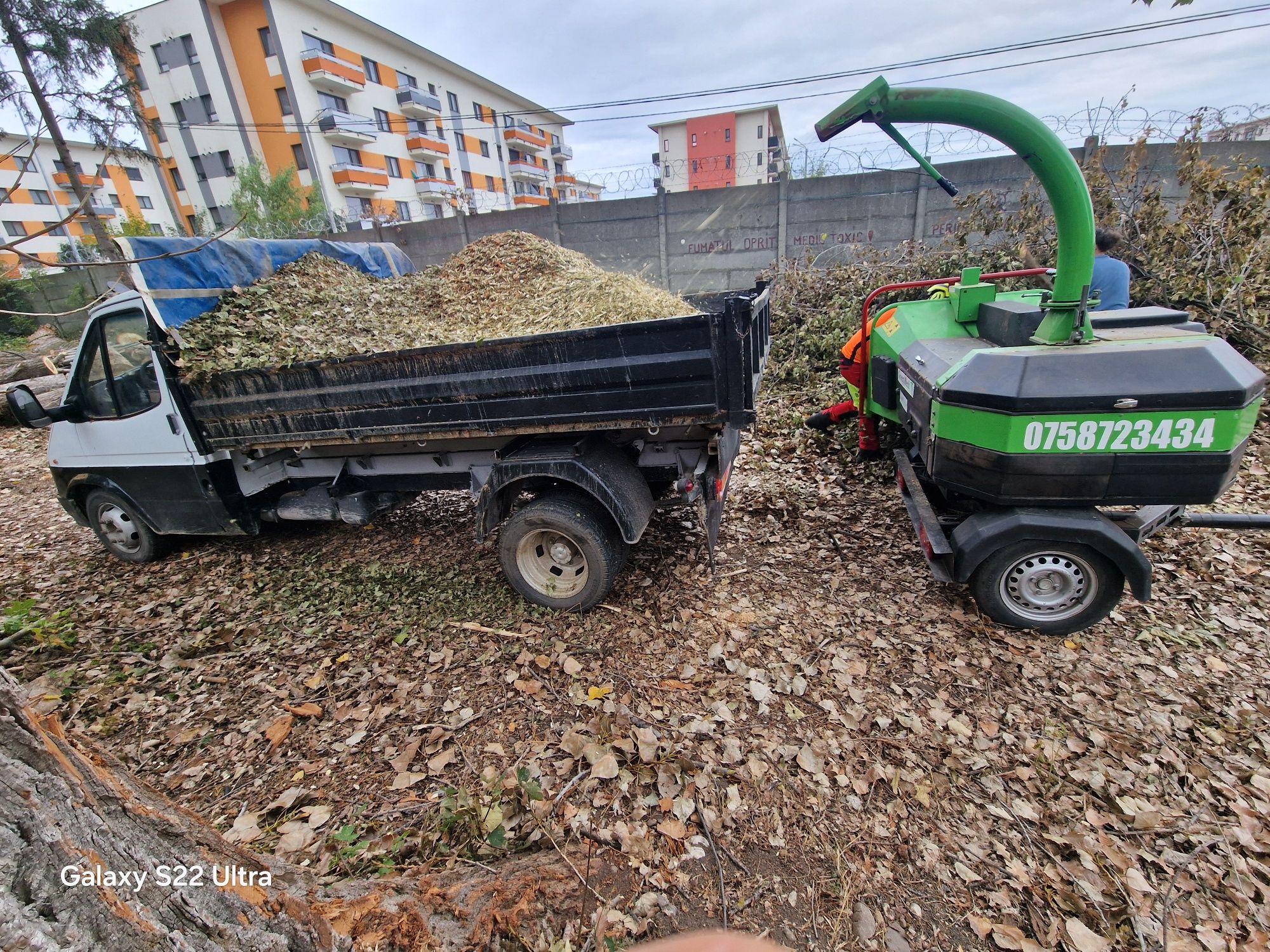 Transport Basculabil Trei Părți