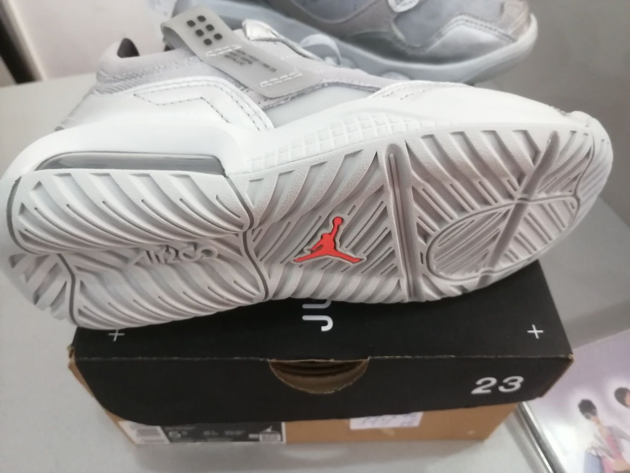 Нови маратонки WMNS JORDAN MA2