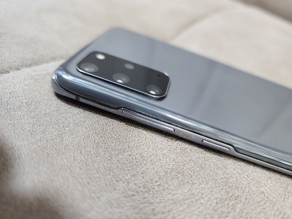 Assalomu alaykum Samsung S20 plus sotiladi