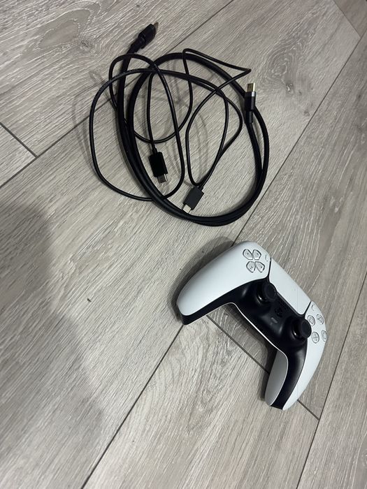 Vand PS5 ca nou + FIFA 25 disk ori schimb cu pc gaming