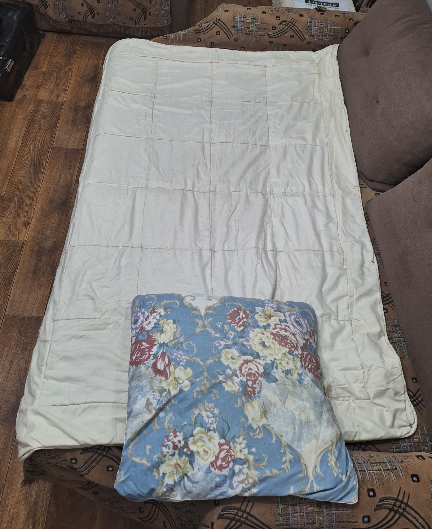 Продам подушки и одеяло б/у