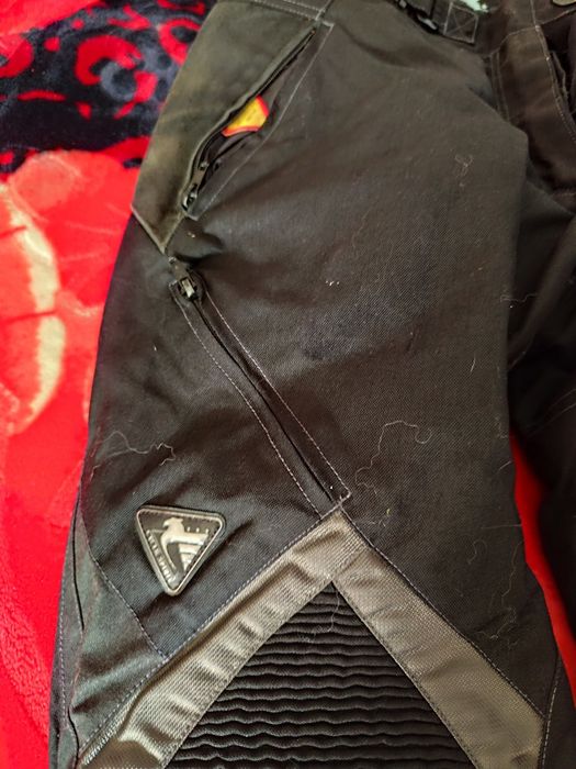 Pantaloni și geacă motto, pantalonii 80 Ron geacă 120