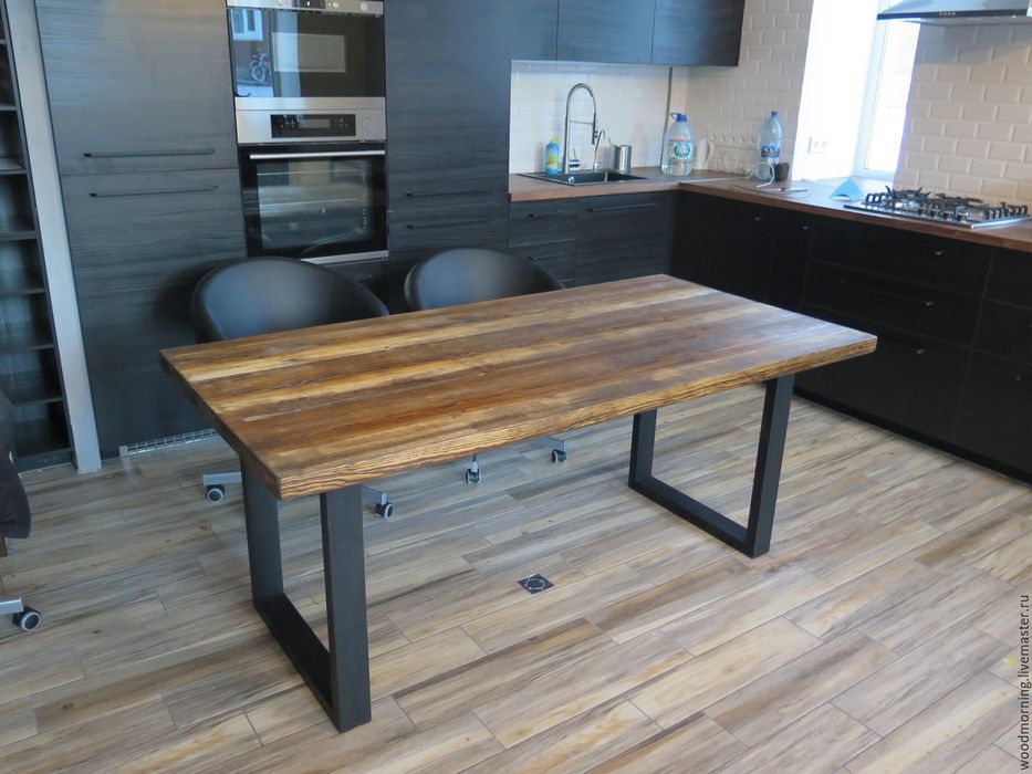 Стол в хорошем состоянии