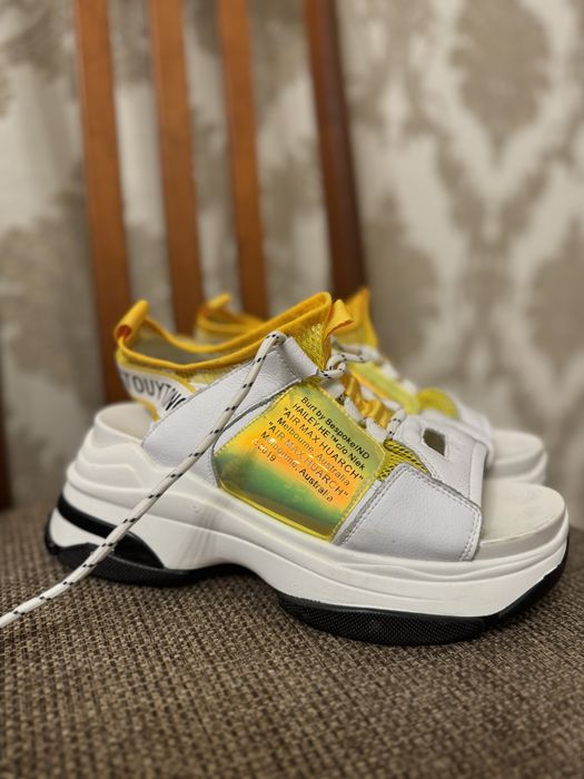 Босоножки новые,