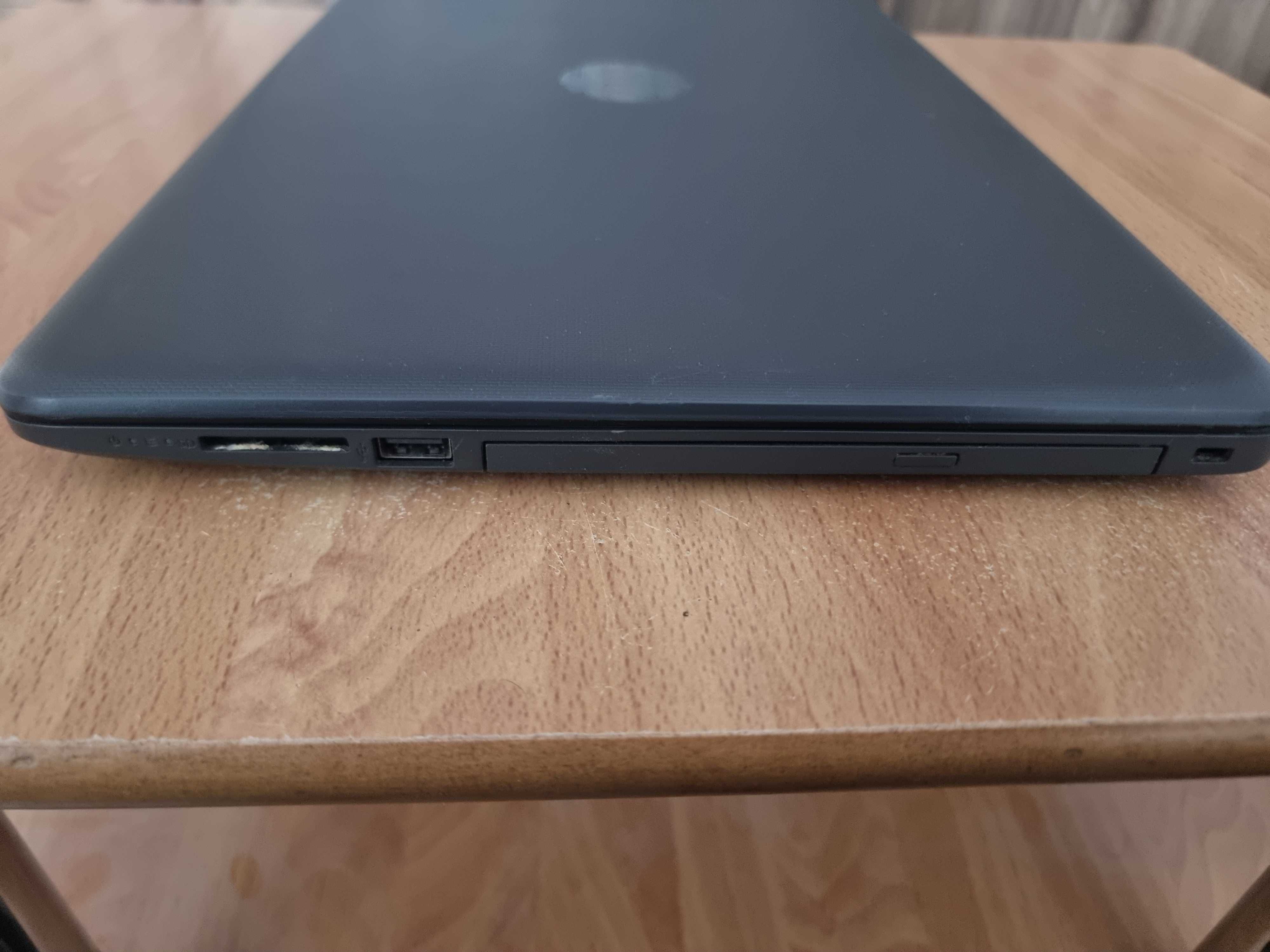 Лаптоп HP 250 G7 - 15.6in/ i7-8565U/ 8GB DDR4/ 256GB NVMe/ Win 11 Pro