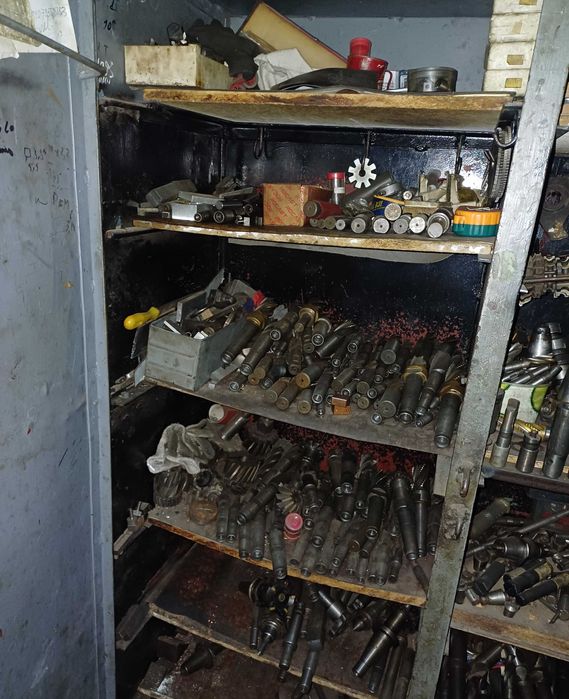 Freza cu scule, afișaj digital, masa rot., divizor, cap de mortezat