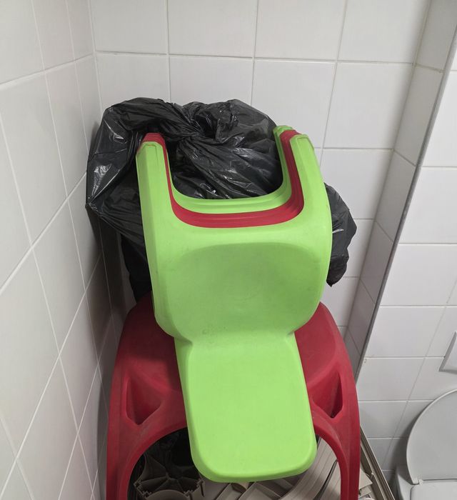 Пластмасови маси и столове - здрави