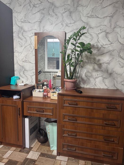 Шифоньер , комод с зеркалом ,тумба