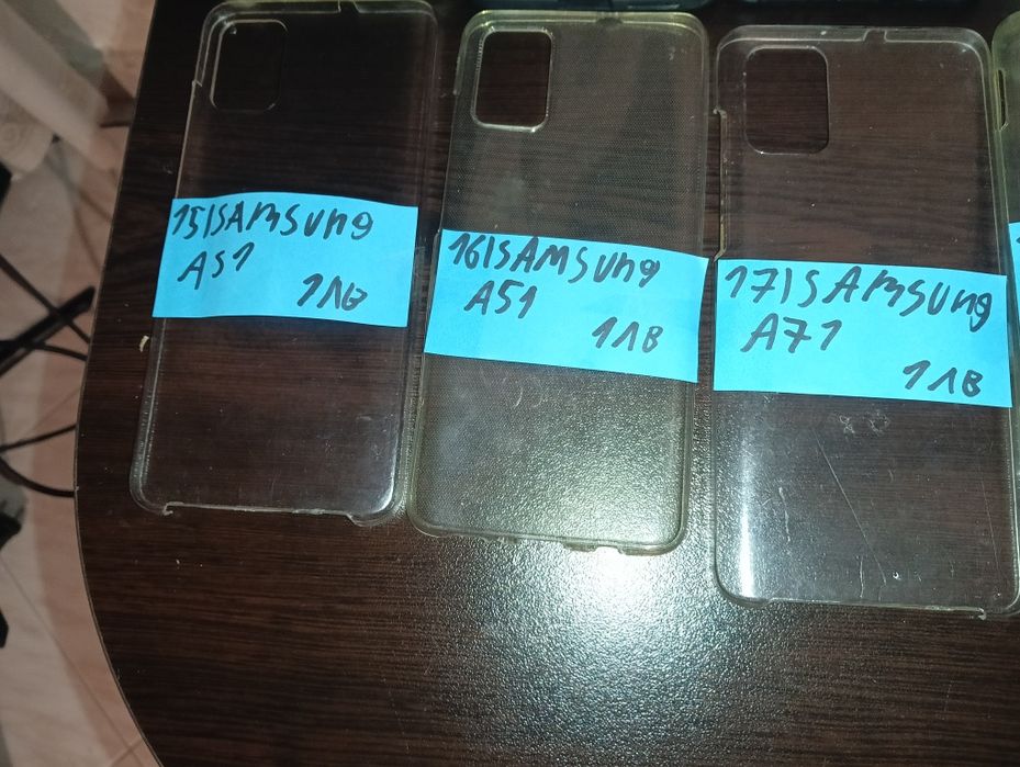 Много калъфи за телефони