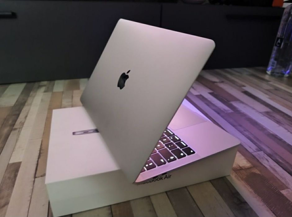 Apple MacBook Pro Retina Touchbar