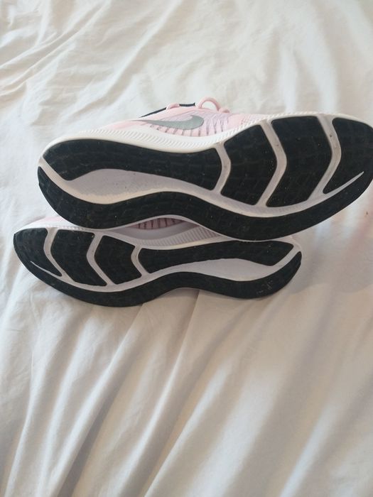 Vand adidasi nike nr 38 culoare roz
