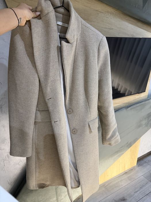 Ново , зимно палто в бежов цвят