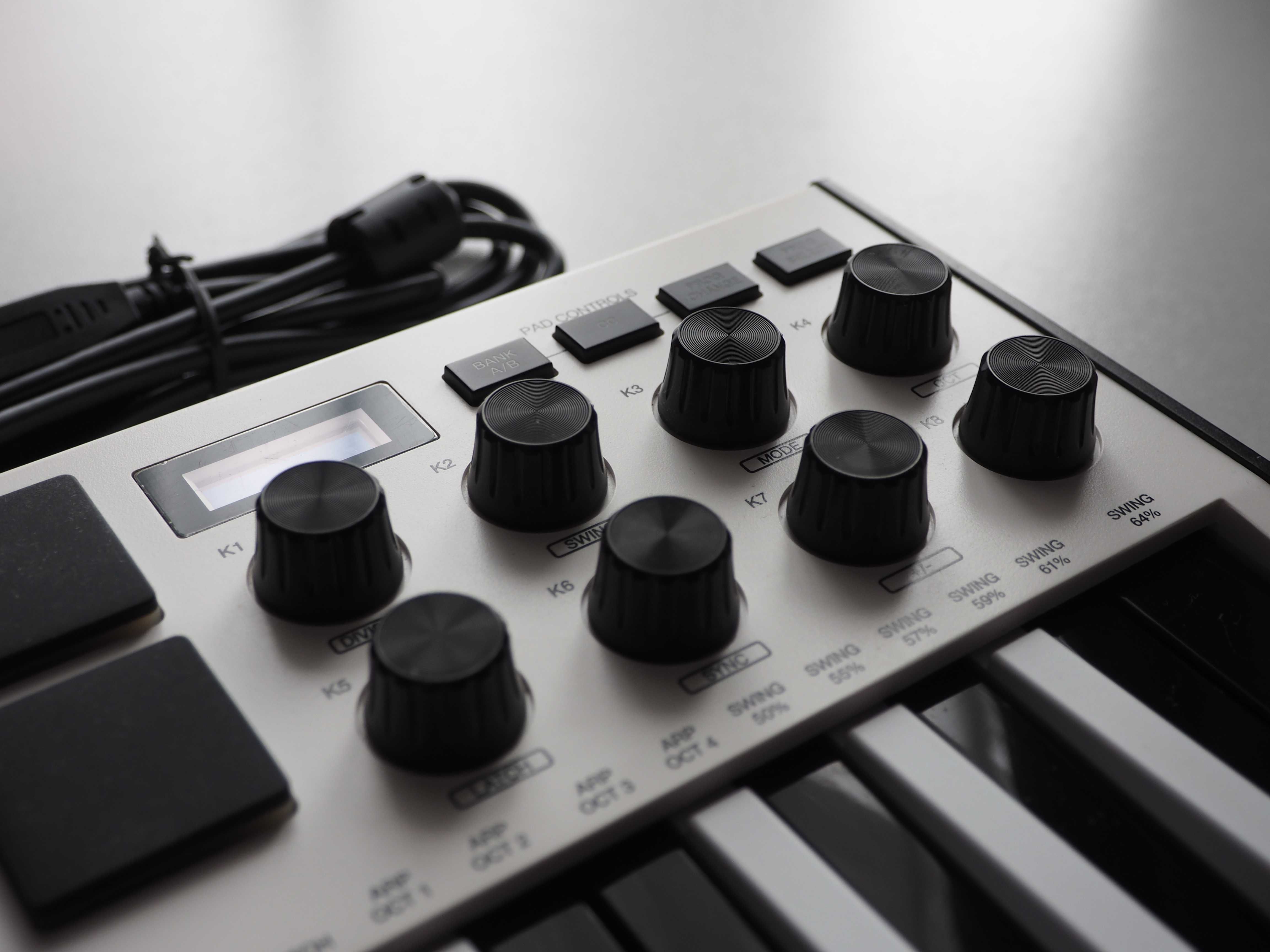 AKAI MPK MINI 3 White Edition USB/Midi - клавиатура