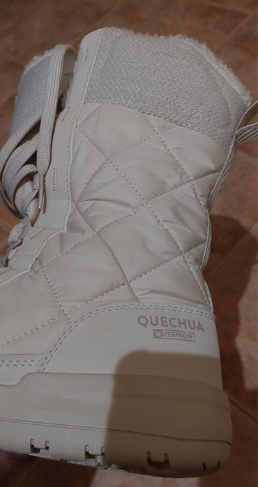 Продавам дамски/детски ботуши Quechua, бежови, номер 39.