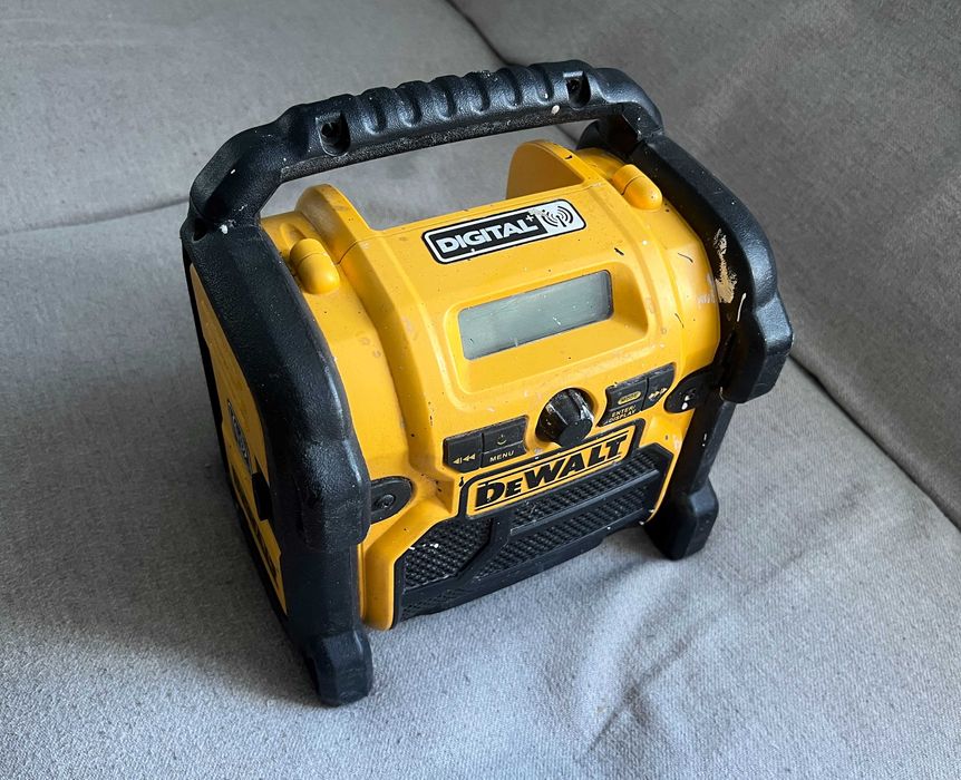 Radio șantier DeWalt Digital DAB FM AUX USB functional doar pe baterie