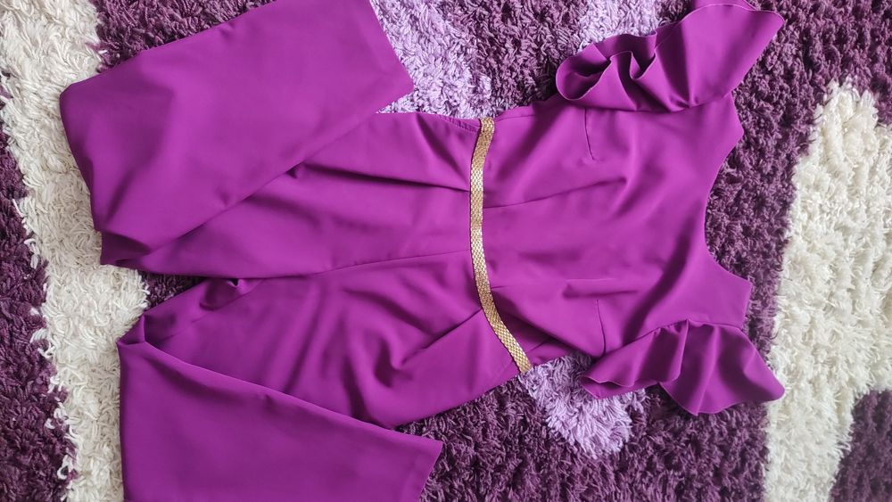 Salopeta damă superbă.