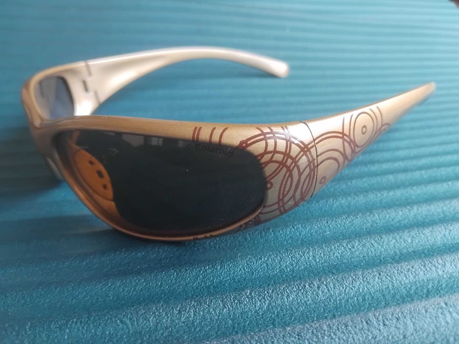 Тъмни слънчеви очила