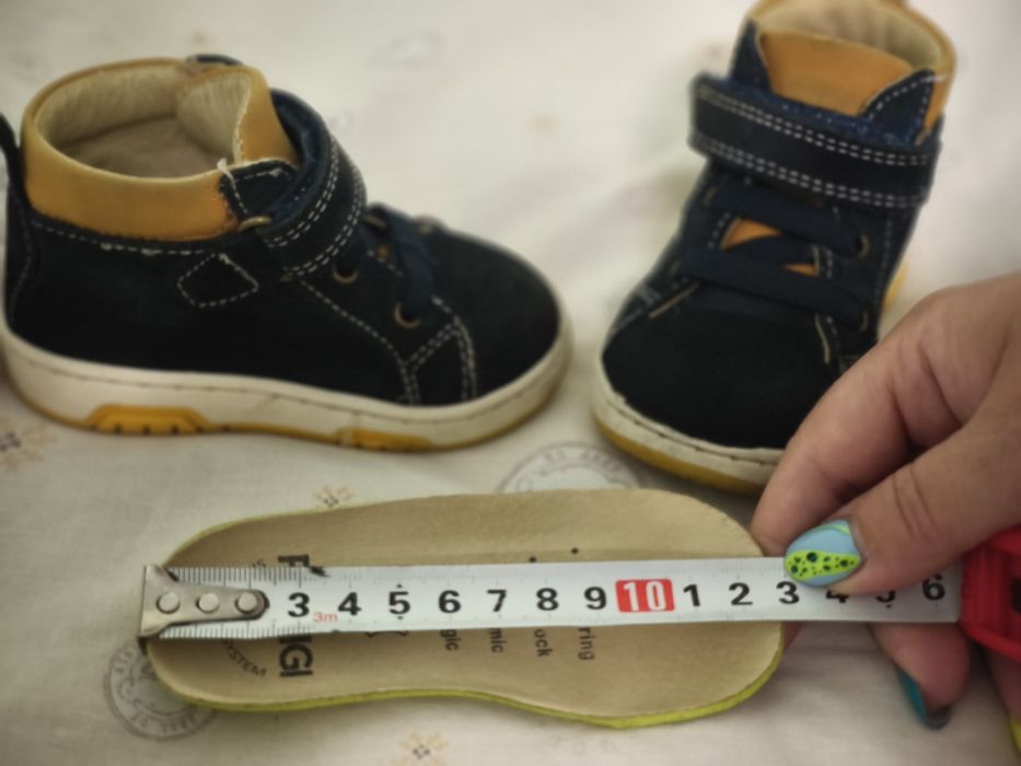 Обувки и пантофки за момче