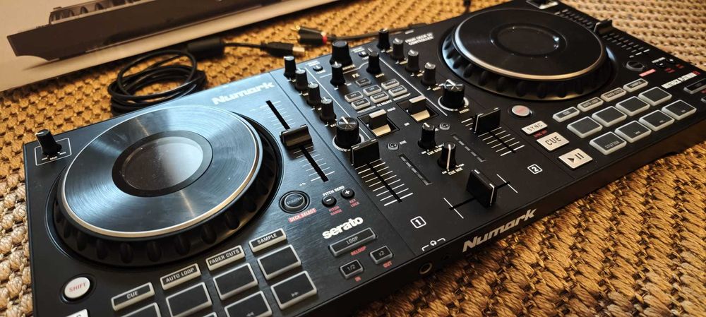 Controller DJ Numark Mixtrack Platinum FX
