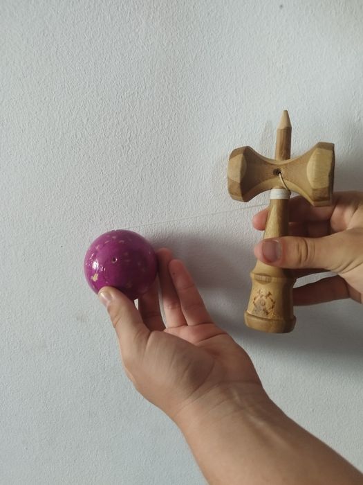 Vând kendama USA Tribute