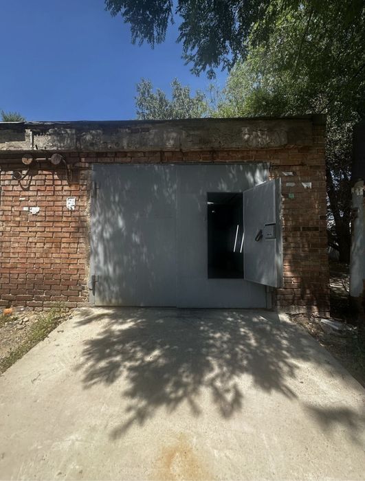 Продам большой капитальный гараж