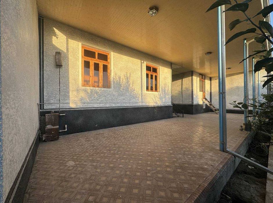 5 хона 8 сотокдан иборат булган ховли сотилмокда +  6подвал