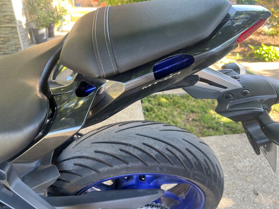 Комплект оригинален багажник за Yamaha MT-07 + куфар GIVI + пластмаси
