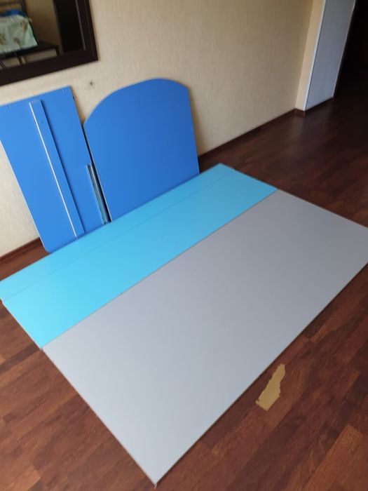 Доски в хорошем состоянии запчасти от детской кровати.