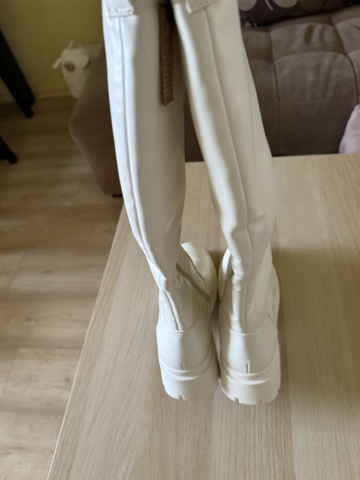 Нови уникални ботуши