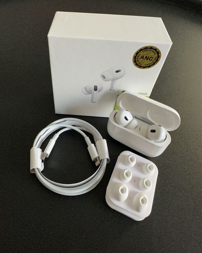 Casti wireless tip Airpods Pro Famous, touch control, asistent vocal