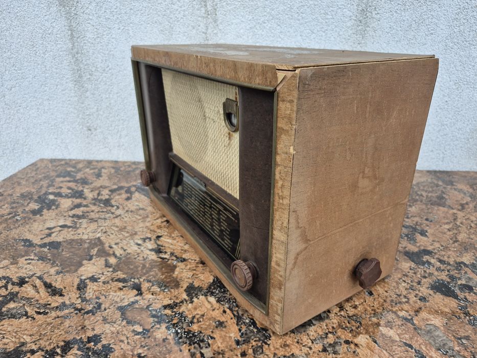 Vand Radio cu lampi marca Lorenz made in Germany 

- video ca