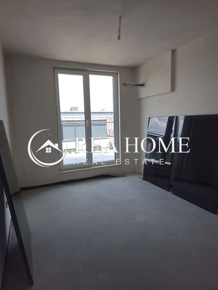 Продава се Тристаен апартамент в София, Студентски град - 125 кв.м за 1949 €/кв.м - Снимка #1