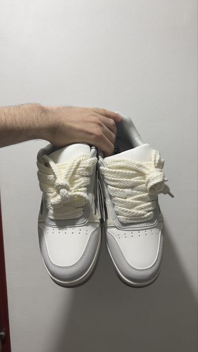 Vand adidasi Zara NOI