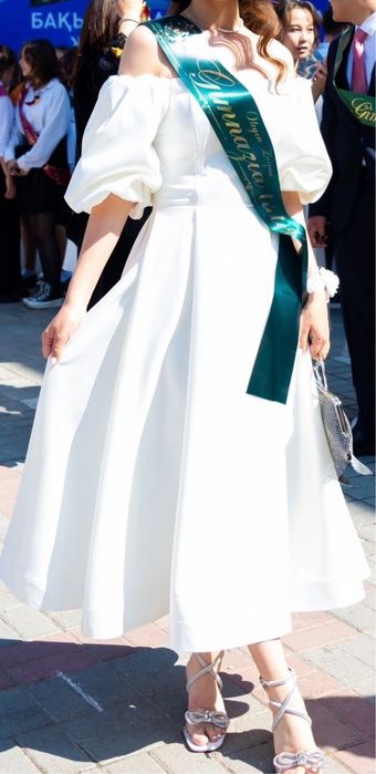 платья выпускные