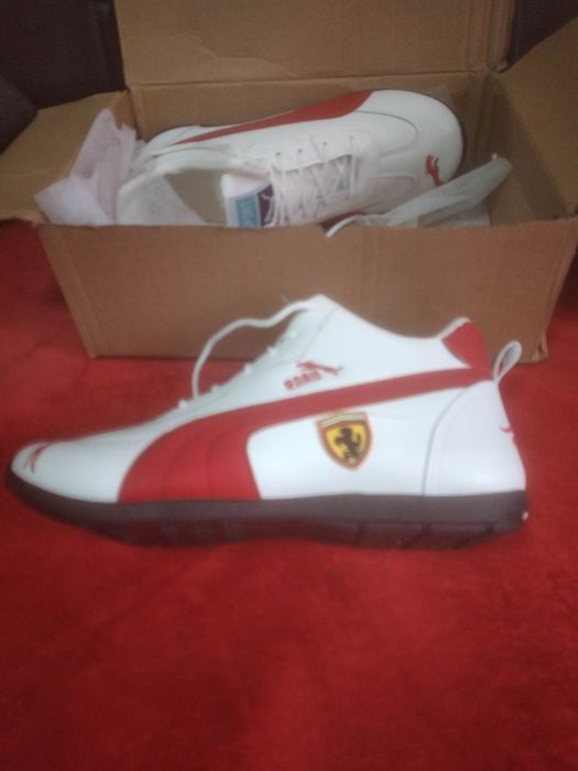 Vând adidași sunt noi