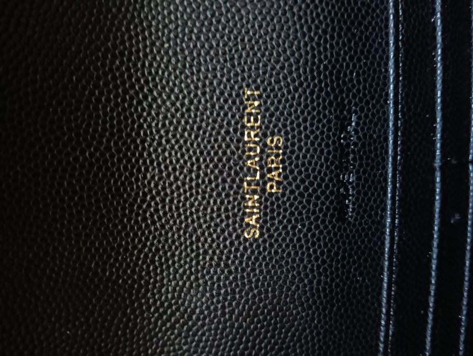 Vând geanta Yves Saint Laurent Paris logo-plaque crossbody bag
logo-pl