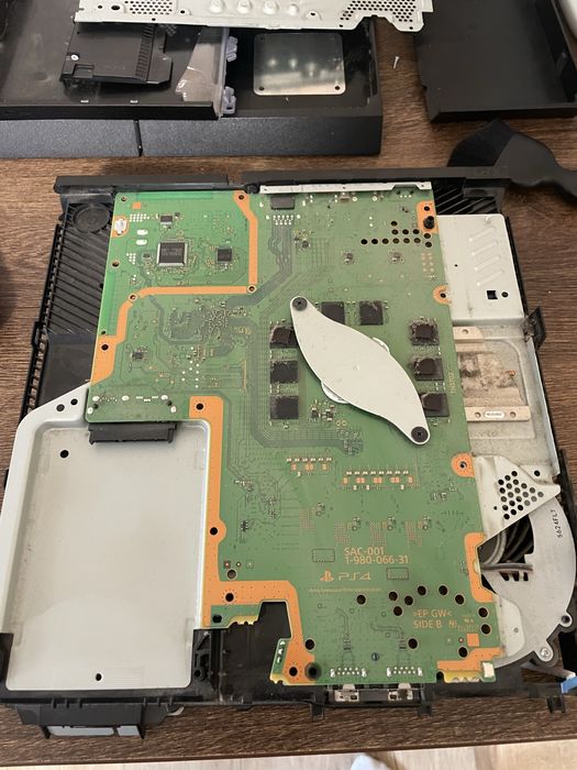 Ofer servicii mentenanta consola Playstation 4