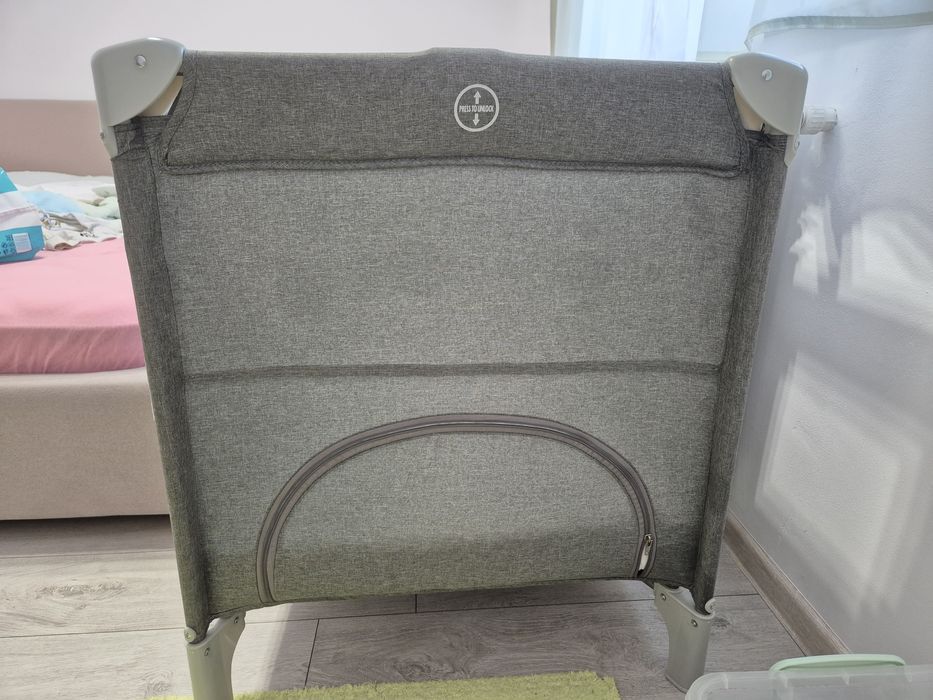 Pătuț pliabil Chipolino cu o laterală culisantă și saltea de cocos