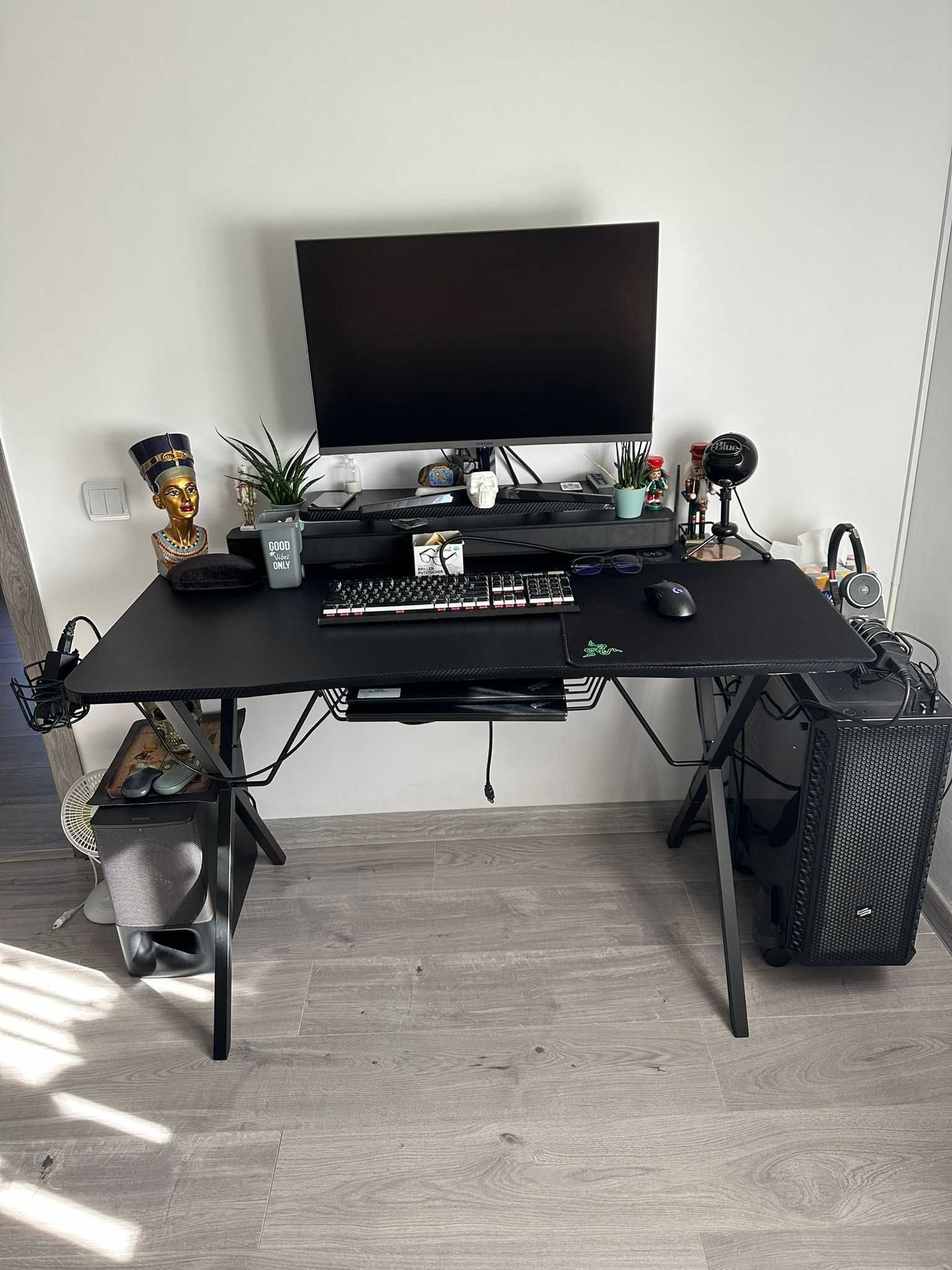 Birou Gaming Genesis Holm 300 RGB Negru, 120x60 cm - Stare Bună