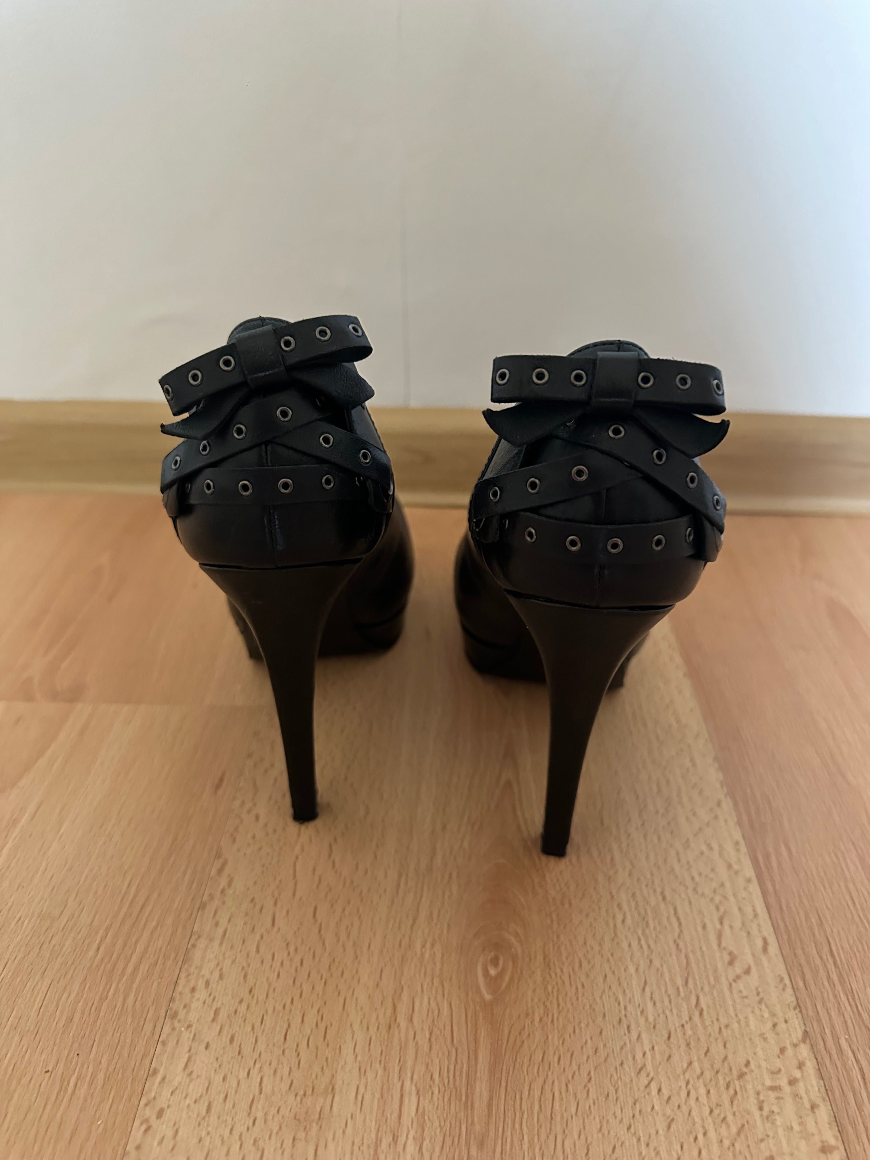 GUESS обувки на ток от естествена кожа, черни, 38 номер
