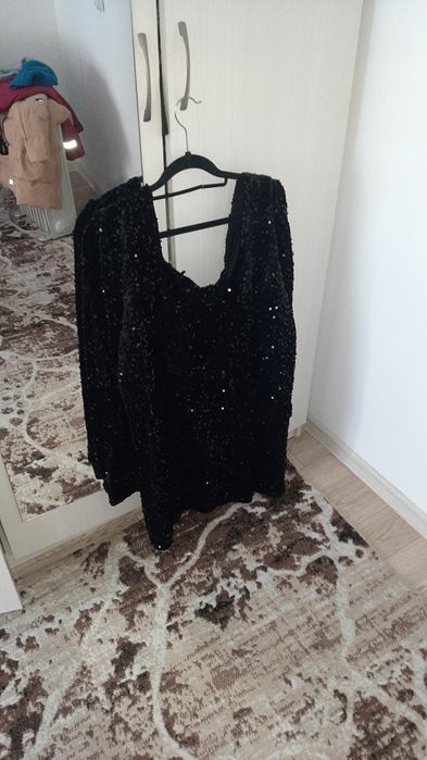 Продаю платье "бабочка "размер 60. Новое