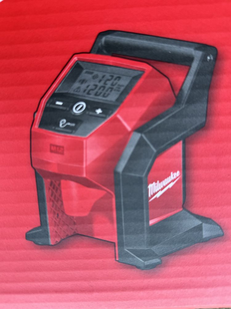 *НОВО!* Акумулаторен компресор Milwaukee® M12