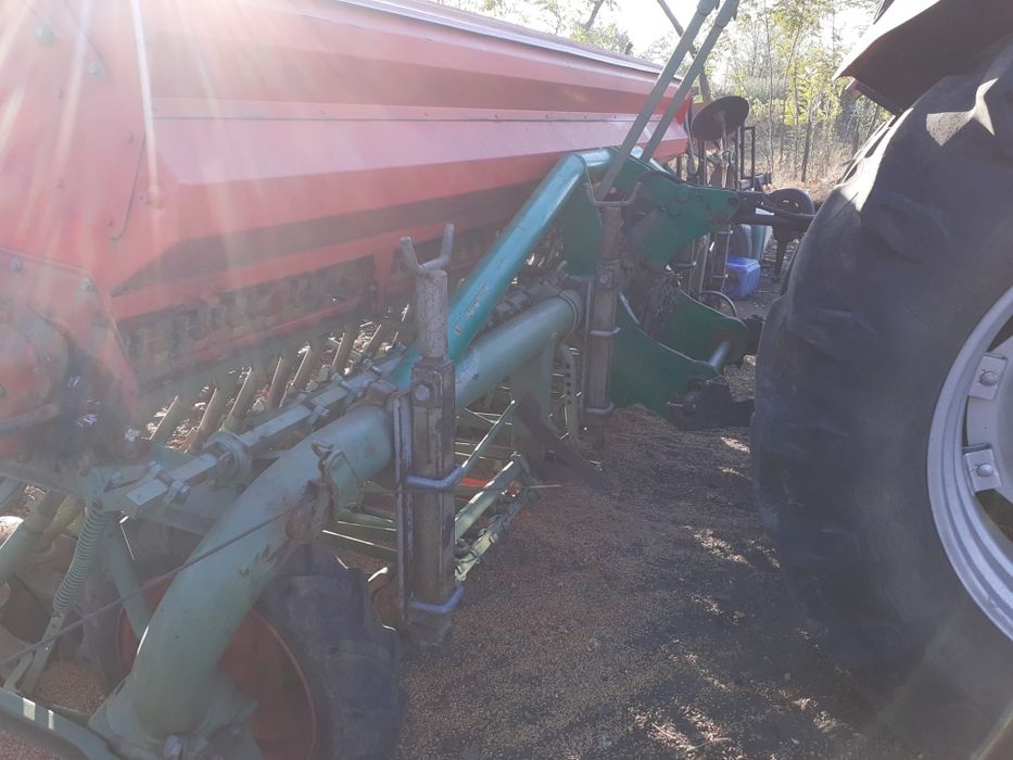 Vând semănătoare pe discuri 4m