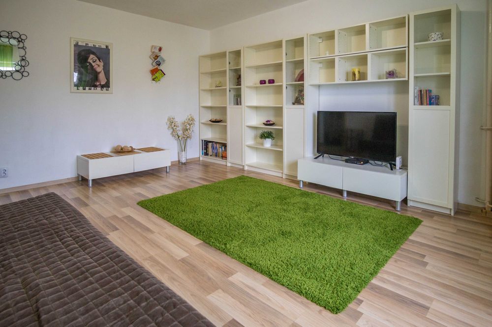 Vand COVOR fir lung Ikea si PERDELE (8 m) - stare FOARTE BUNA